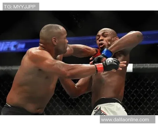 UFC琼斯与科米尔二番战精彩回顾及赛后分析