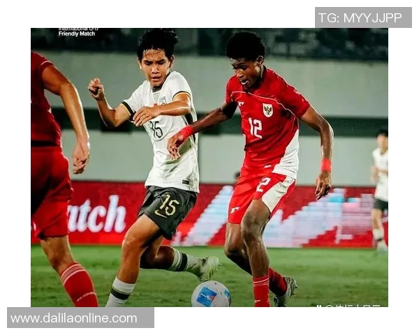 足球巨星再度崛起，领衔全球赛场激战背后的荣耀与挑战