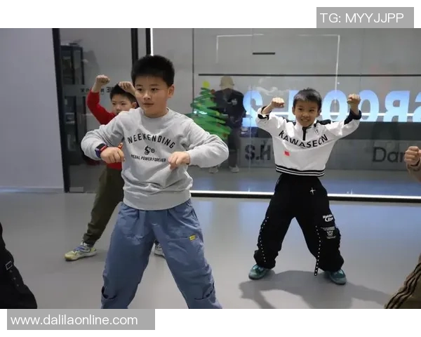 广州街舞队的进攻体系解析与街舞战术创新探讨